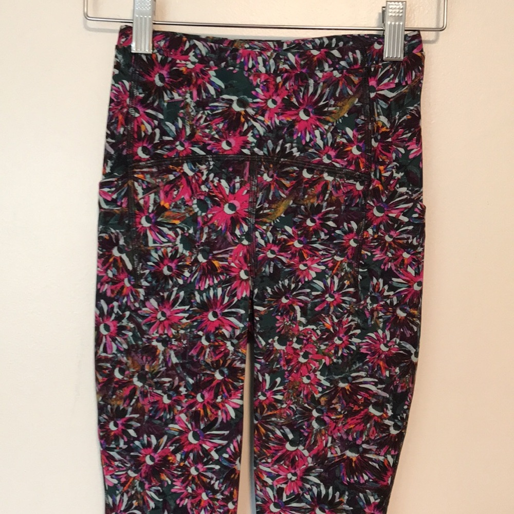 Like New LuluLemon Leggings - Picture 3 of 8